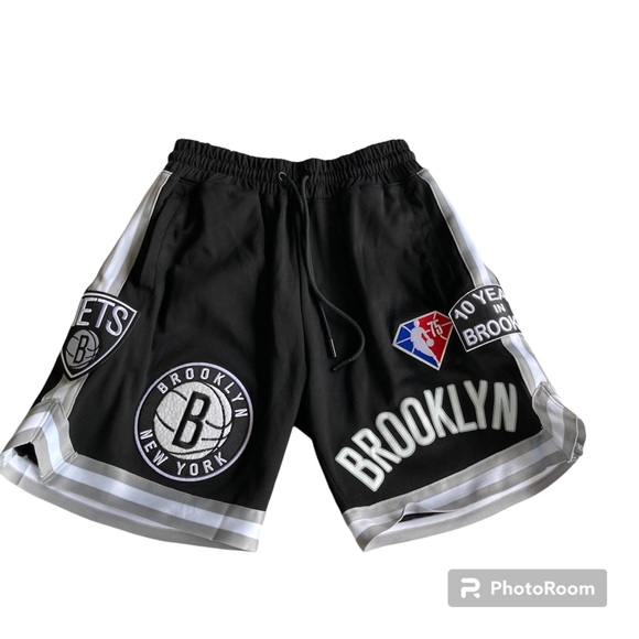 PRO STANDARD BROOKLYN NETS LOGO BLACK MENS SHORTS SZ MED NEVER WORN - Picture 1 of 15
